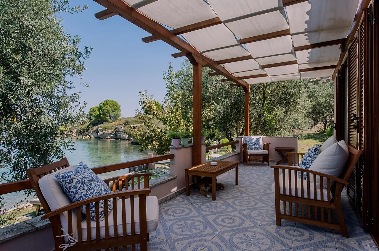 Beach House Onar Diaporos